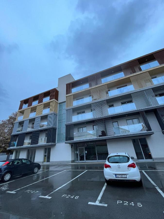 Апартаменты Studio Apartman Implex Джяково Экстерьер фото