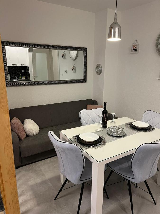 Апартаменты Studio Apartman Implex Джяково Экстерьер фото