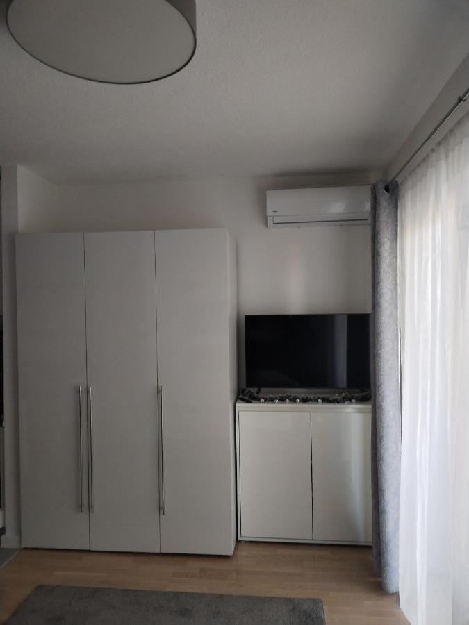 Апартаменты Studio Apartman Implex Джяково Экстерьер фото